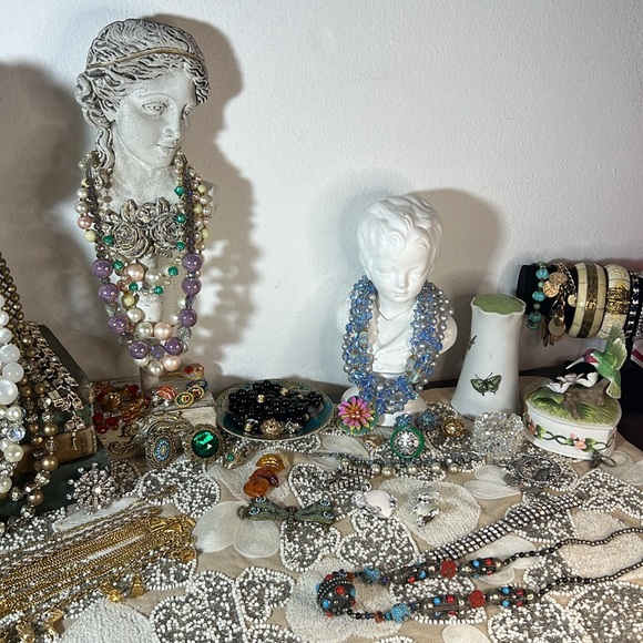 Jewelry Live Show 6/10 - Picture 6 of 12